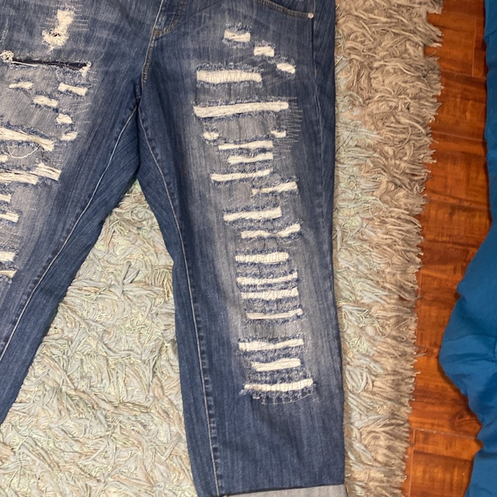 NWT TORRID DISTRESSED BOYFRIEND JEANS, - Picture 5 of 12